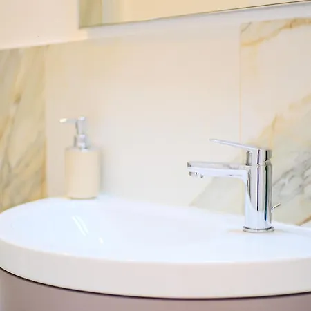 Cavour - Boutique In *