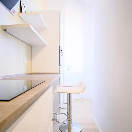 Cavour - Boutique In *